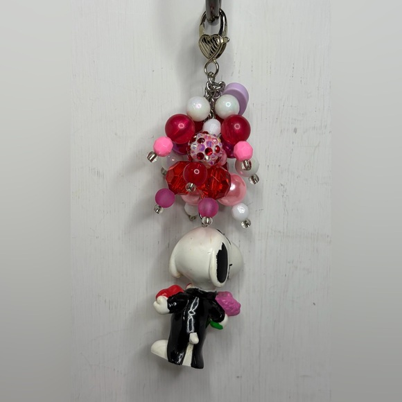 Valentine’s Day Snoopy Peanuts Beaded Keychain/Bag Charm - Picture 2 of 9